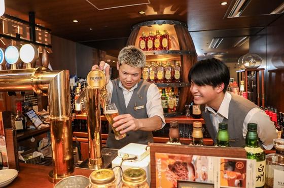 ハイボールバー東京駅1923(ホールスタッフ)【2388】/2388-1-hのアルバイト写真