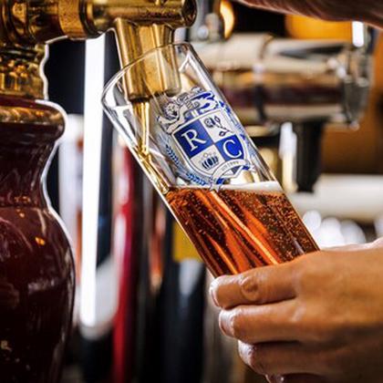 THE R.C. ARMS 新橋店(ホールスタッフ)【2056】/2056-1-hのアルバイト写真