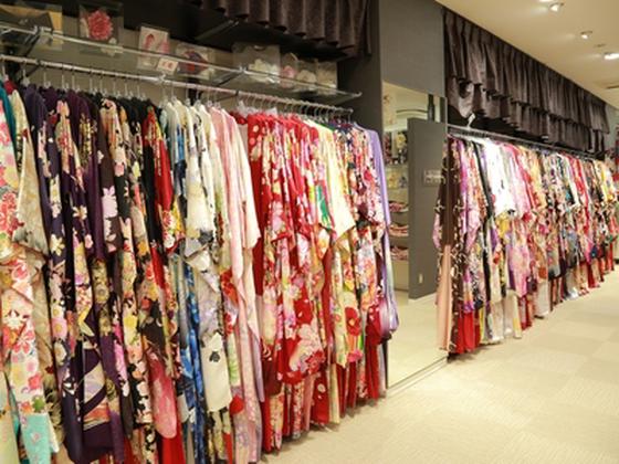 笑顔創造写真館ニコ フォレオ広島東店のアルバイト写真