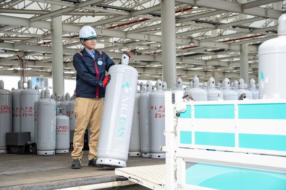 株式会社エナトラ 千葉営業所【トレーラードライバー・正社員】のアルバイト写真