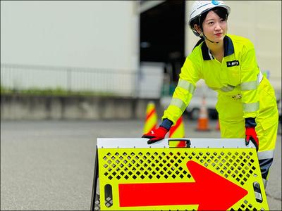 株式会社シンコーハイウェイサービス 大月営業所【交通規制・誘導スタッフ】011のアルバイト写真