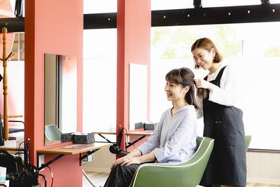 ヘアカラー専門店カラープラス 高知駅前店のアルバイト写真