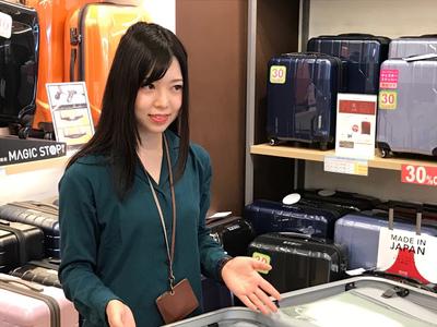 カラフルなスーツケース♪