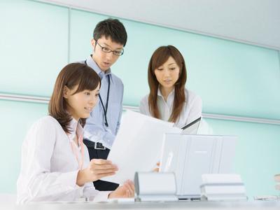 フルタイム勤務のお仕事を探している方を歓迎します。