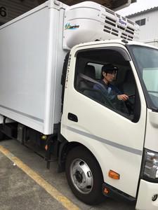 先輩が荷下ろし方法など親切に指導します。