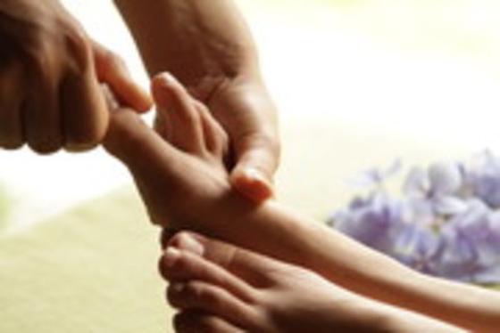 ホテル内リラクゼーションスタッフ(フットケア)(お台場)/経験者募集のアルバイト写真