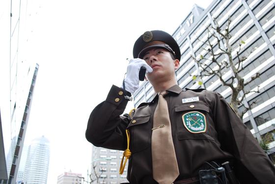 アラコム株式会社　商業施設の施設警備(千代田区)のアルバイト写真