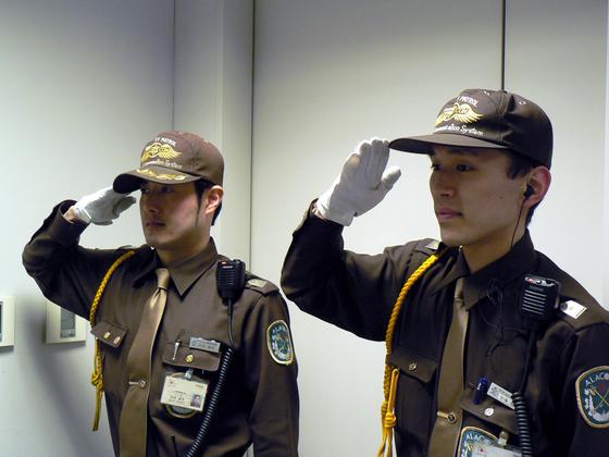 アラコム株式会社　商業施設の施設警備(千代田区)のアルバイト写真