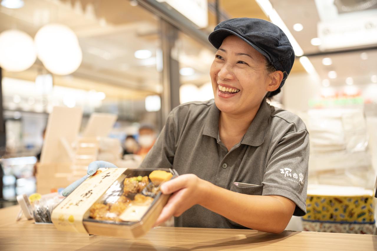 お弁当の売り子でバイトデビュー！まかないつきでモチベ高く働こう◎...