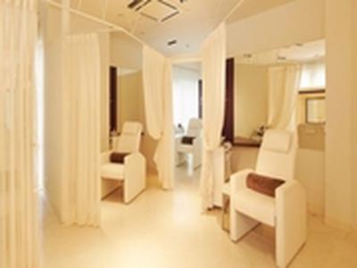 株式会社シエロ_福岡県【美容】福岡天神の百貨店内アイブロウサロンでのアイブロウリスト/F4のアルバイト写真