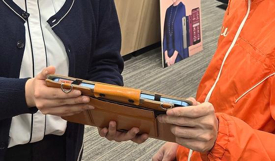 auショップららぽーとEXPOCITY　店舗アルバイトのアルバイト写真