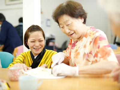 デイホームゆりの木板橋/DDD120（介護職員パート　有資格者向け)のアルバイト