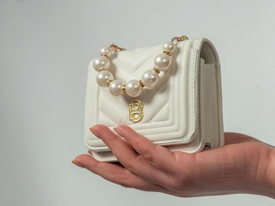 ファッション人材リンク株式会社 札幌支店/人気バッグSHOP/大丸札幌＊時給1500円・手数料無料の前払い完備【FJL】のアルバイト写真