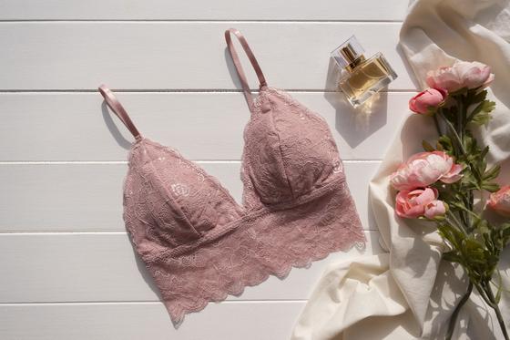 ファッション人材リンク株式会社 大阪支店 大人かわいいランジェリー販売STAFF｜イオンモール大和郡山0124【FJL】のアルバイト写真