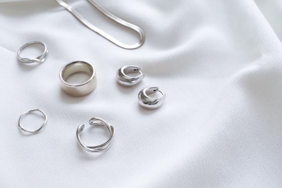 ファッション人材リンク株式会社　東京本社　無骨×エレガントなファッションジュエリーSHOP　横浜ルミネ　FJL076-1763【FJL】のアルバイト写真