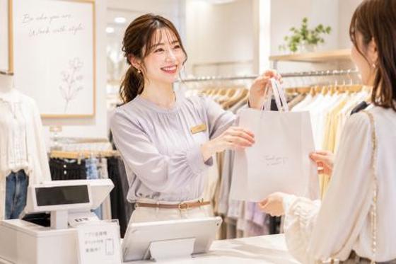 ファッション人材リンク株式会社　東京本社　レジ・品出しメインアパレルショップ　五反田東急スクエア　MKA009-566【FJL】のアルバイト写真