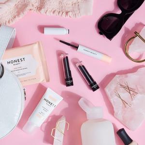 ファッション人材リンク株式会社　東京本社　自然由来のやさしさと上質を。日常のスキンケア＆メイクコスメブランド　さいたま新都心コクーンシティ　FJL130-2086【FJL】のアルバイト写真