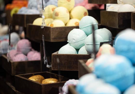 ファッション人材リンク株式会社 福岡支店/日週払いOK《LUSH(ラッシュ)/小倉》バスグッズが人気★販売STAFF【FJL】のアルバイト写真