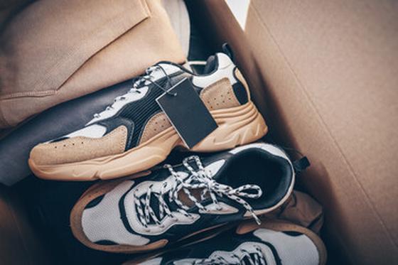 ファッション人材リンク株式会社 福岡支店/高時給×日週払いOK【KEEN 博多】シューズ販売★私服勤務OK◎【FJL】のアルバイト写真