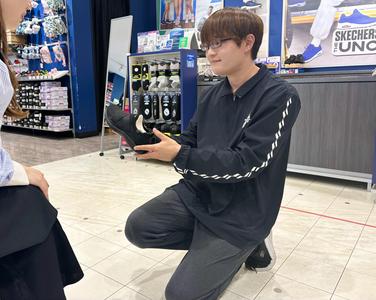 スケッチャーズ　イオンモール大和郡山店のアルバイト写真