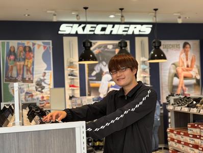 スケッチャーズ　イオンモール大和郡山店のアルバイト写真