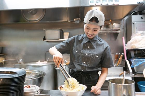 豚山十三東口店_01[206]のアルバイト写真