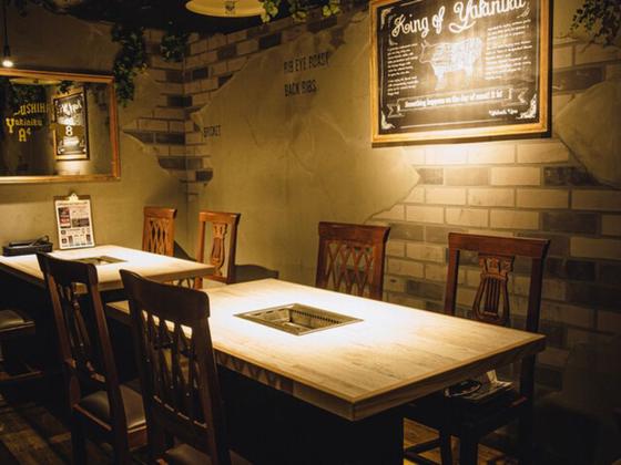 ＧＹＲＯ ＨＯＬＤＩＮＧＳ株式会社／上野 和牛焼肉 USHIHACHI 極01のアルバイト写真