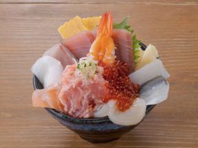 ＧＹＲＯ ＨＯＬＤＩＮＧＳ株式会社／海鮮丼と串カツ まるき イオンモール伊丹店02のアルバイト写真