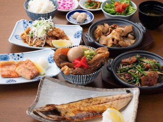 ＧＹＲＯ ＨＯＬＤＩＮＧＳ株式会社／焼き鳥･やきとん･餃子 つる福 ヨドバシAkiba店03のアルバイト写真