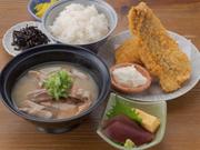 ＧＹＲＯ ＨＯＬＤＩＮＧＳ株式会社／海鮮丼と串カツ まるき イオンモール伊丹店01のアルバイト写真(メイン)
