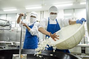 糸島市波多江北の小学校 給食 調理補助【パート】(21047)のアルバイト写真