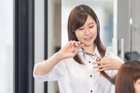 HAIR SALON IWASAKI 長崎諫早店[正社員]スタイリスト(株式会社ハクブン)のアルバイト写真