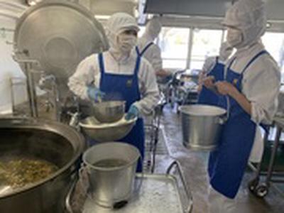 ハーベスト株式会社 3189新南陽学校給食センター【正】調理師（店長・店長候補）のアルバイト写真