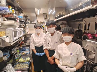 かんみこより 阪急うめだ本店のアルバイト写真