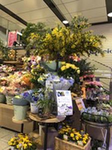 Flower Shop KEIO 新宿地下店のアルバイト写真