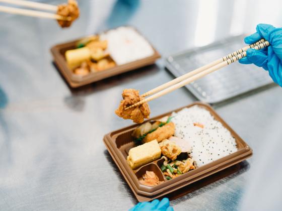 クスリのアオキ　白山惣菜プロセスセンター(惣菜加工スタッフアルバイト)のアルバイト写真