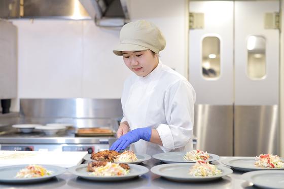 株式会社LEOC 工場内食堂(調理補助)のアルバイト写真