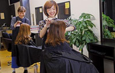 ヘアカラー専門店カラープラス 春江店のアルバイト写真