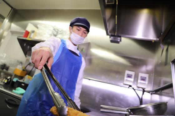 クイーンズ伊勢丹 笹塚店/【アルバイト】デリカスタッフ/遅番のアルバイト写真