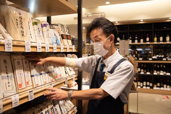 クイーンズ伊勢丹 笹塚店/【パート】食品売り場の品出しスタッフ/遅番のアルバイト写真