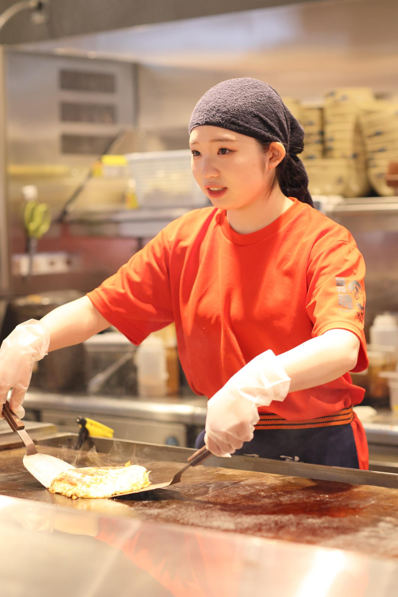 《キッチンスタッフ大募集》未経験OK×食事補助あり×人気の鉄板料...