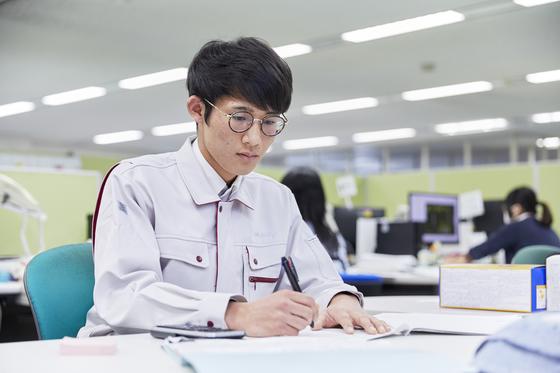 株式会社日本技術センター 【勤務先】研修中1か月：神戸市兵庫区⇒研修後：青森県六ケ所村　★1年間限定で稼ぎたい方にオススメ★年収864万円可能！！79のアルバイト写真