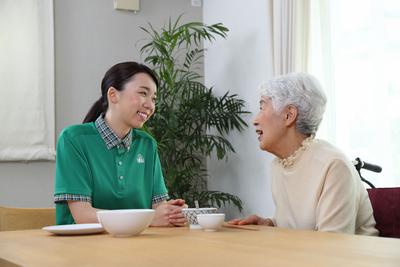 パナソニック エイジフリーケアセンター茨木鮎川 デイサービス 介護職(契約社員) (14076)のアルバイト写真