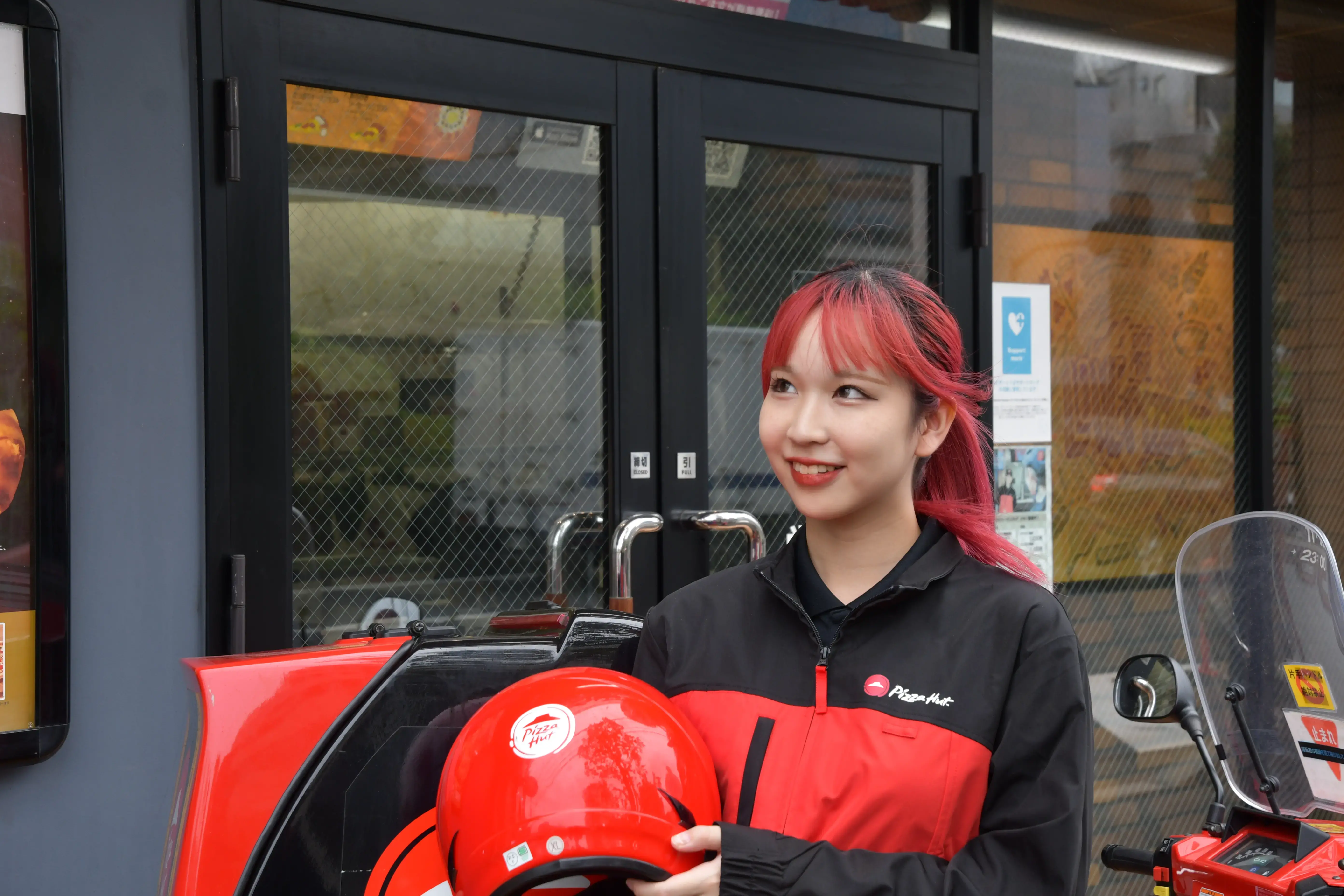 ピザハット 富山グリーンモール山室店(デリバリースタッフ・フリーター募集)の求人画像