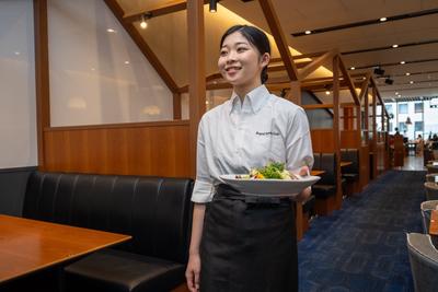 Royal Garden Cafe 天神店/304092のアルバイト写真