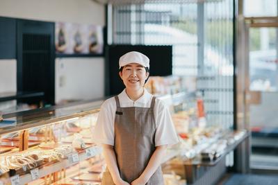 サザエ食品 札幌三越店/店舗製造販売スタッフ(フルタイム)のアルバイト写真