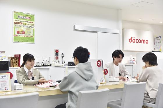 ドコモショップ イオンモール伊丹店（携帯電話販売）のアルバイト写真