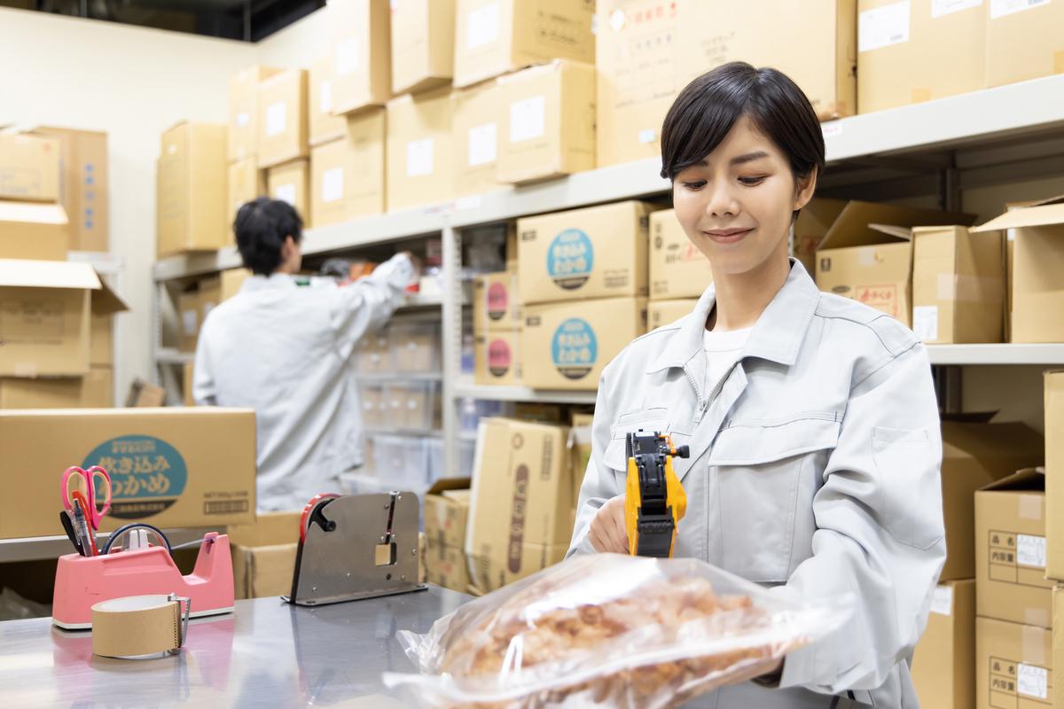 ＜箕面市＞アパレル商品の倉庫内作業スタッフ募集！／時給1250円...