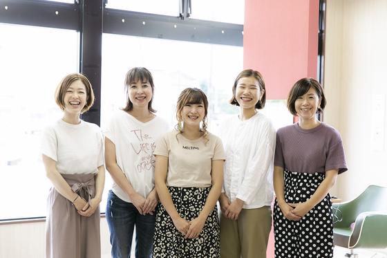 ヘアカラー専門店カラープラス　高知駅前店のアルバイト写真