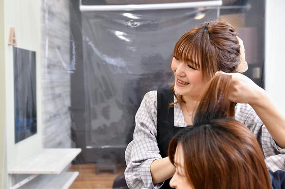 ヘアカラー専門店カラープラス　高知駅前店のアルバイト写真